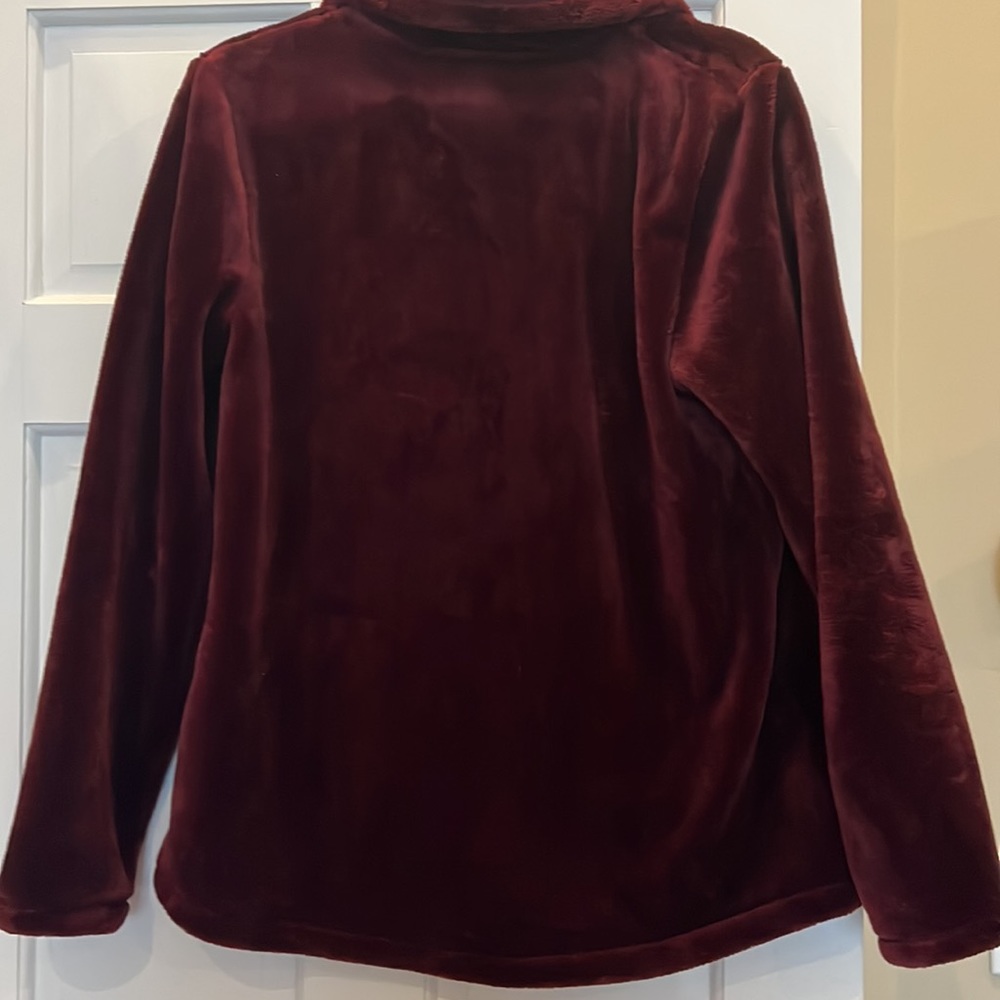 Maroon plush zip up with pockets - Picture 2 of 3